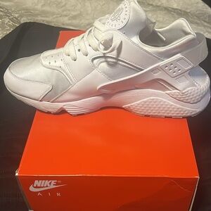 Men’s size 12 Nike huarache white platinum
